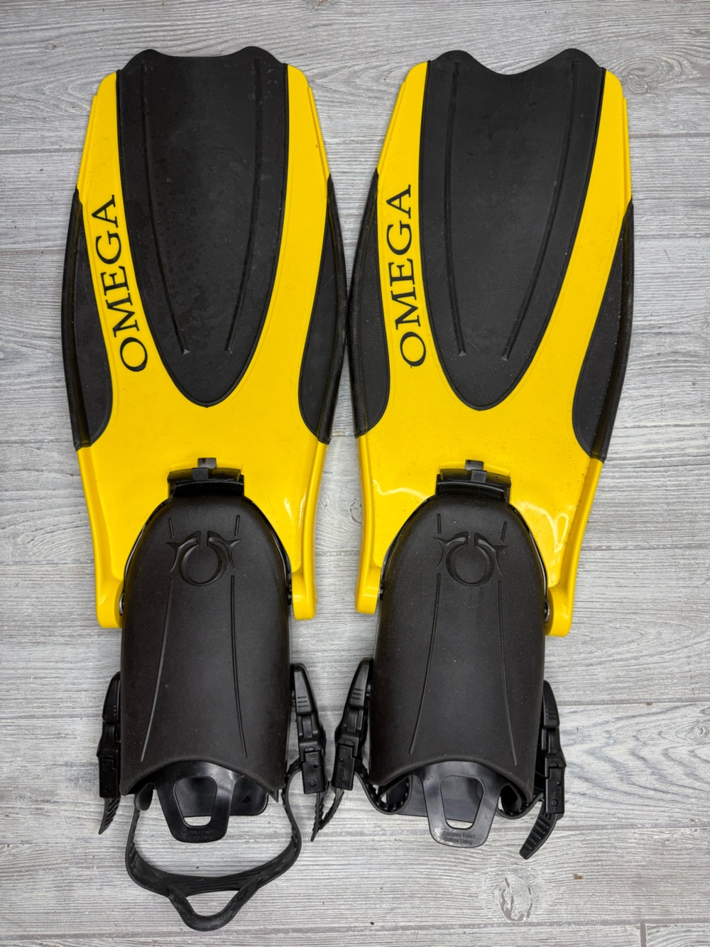 Omega Amphibian Scuba Diving Fins large yellow / black snorkeling swimming